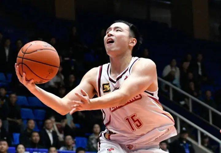 CBA24岁+场均2断+38%三分！青岛：这小伙值三桶金