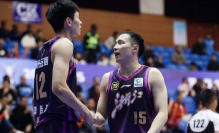 CBA24岁+场均2断+38%三分！青岛：这小伙值三桶金