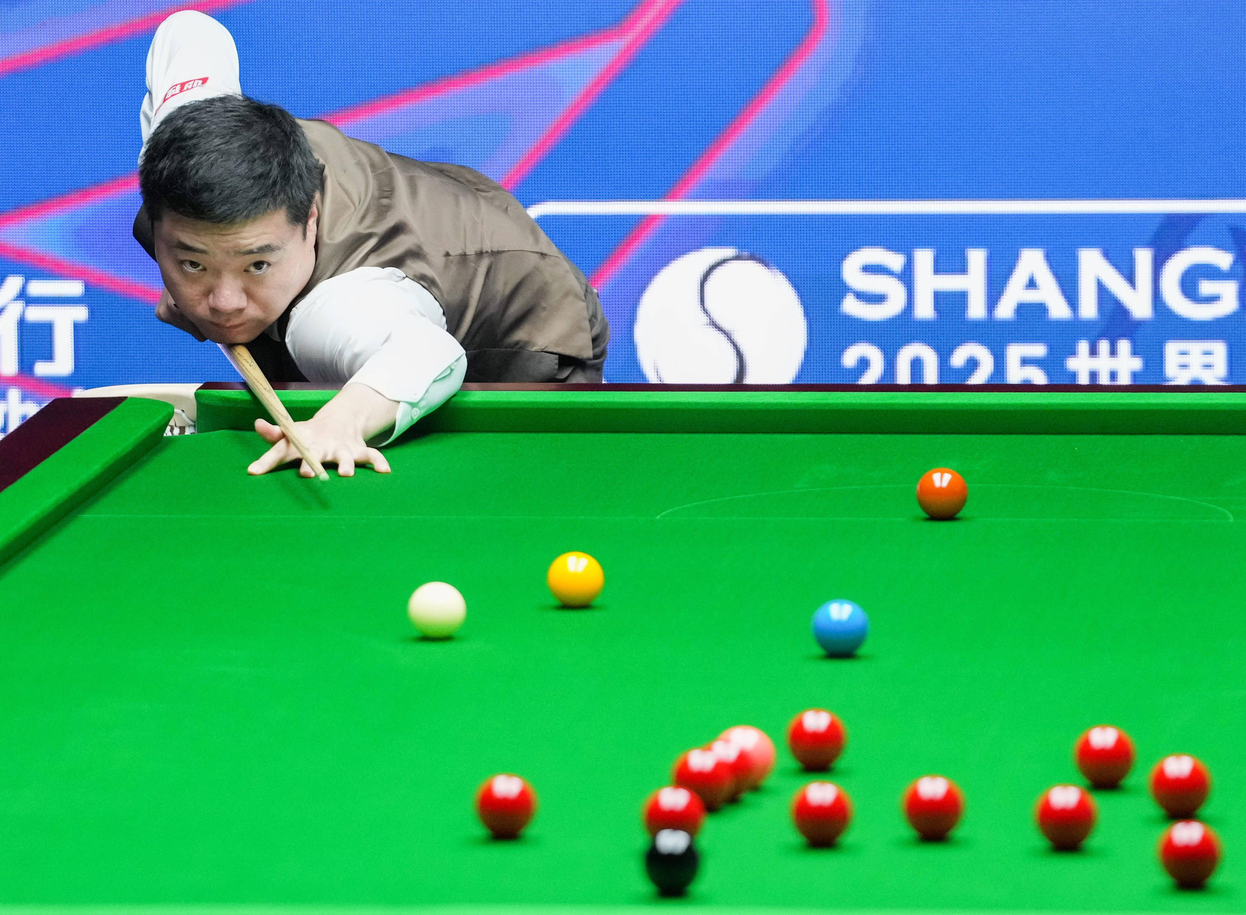 (体育)斯诺克——上海大师赛:丁俊晖不敌赵心童