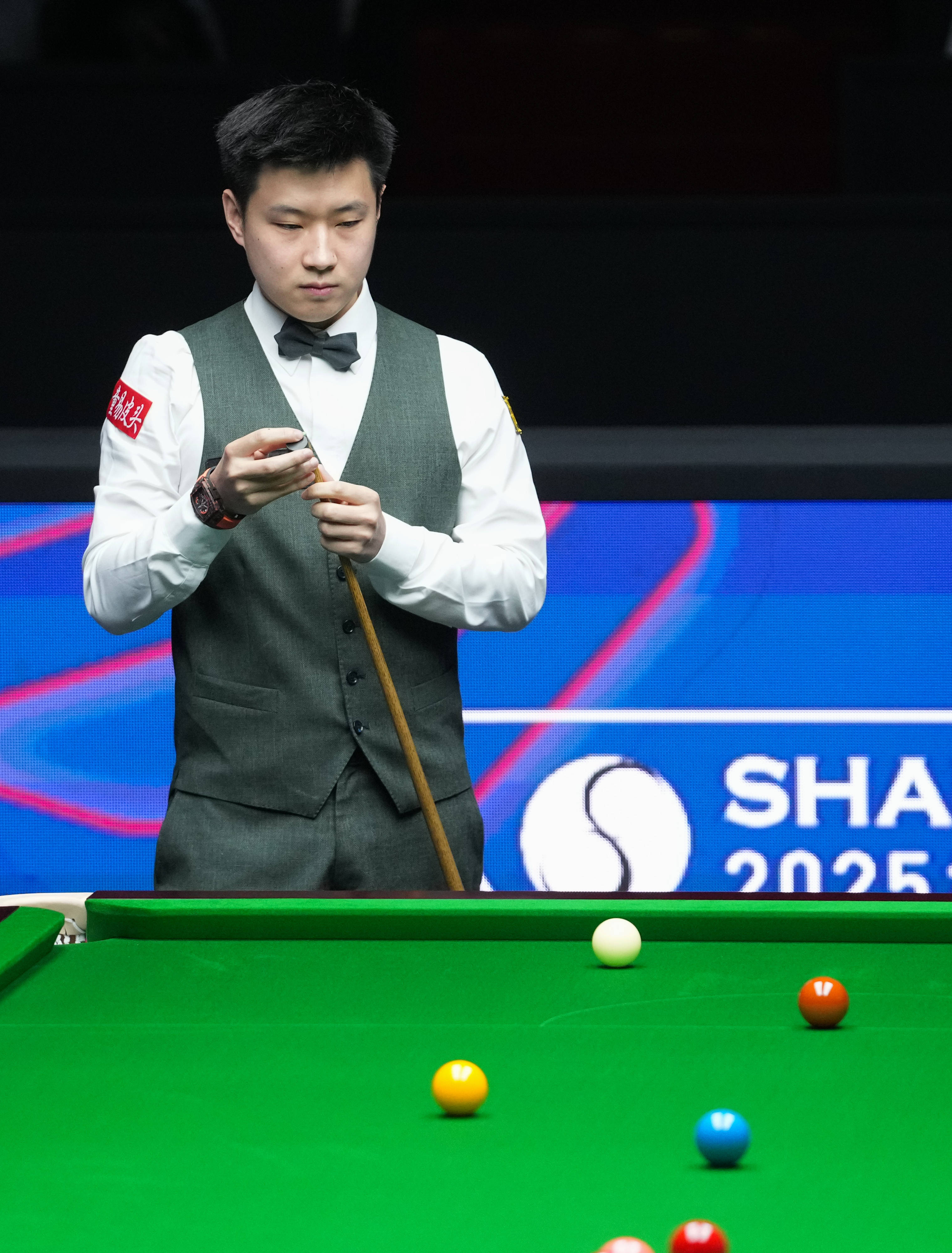 (体育)斯诺克——上海大师赛:丁俊晖不敌赵心童