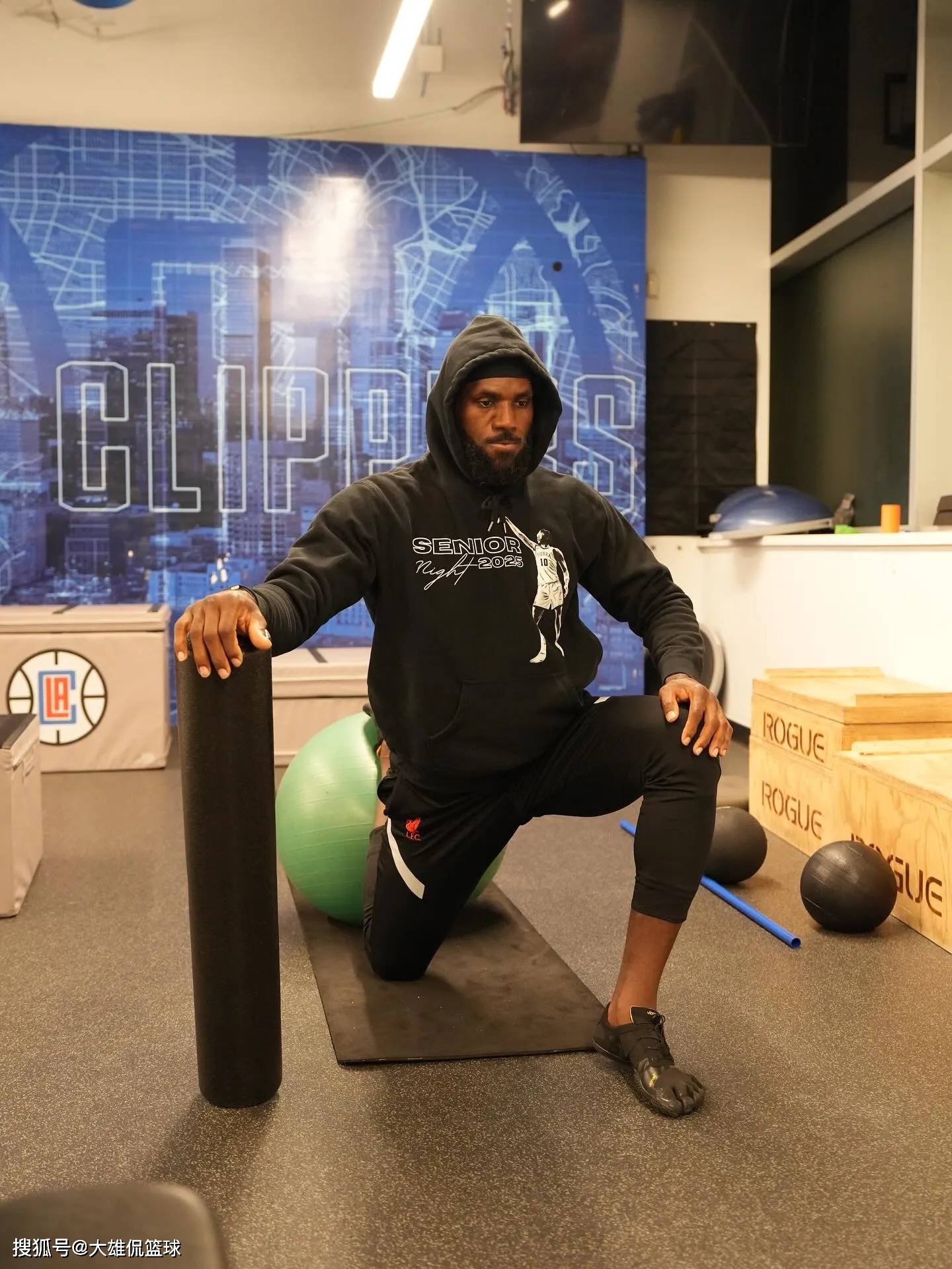 詹姆斯宁用快船弃用设施训练,也不用湖人设施,真的闹掰了?