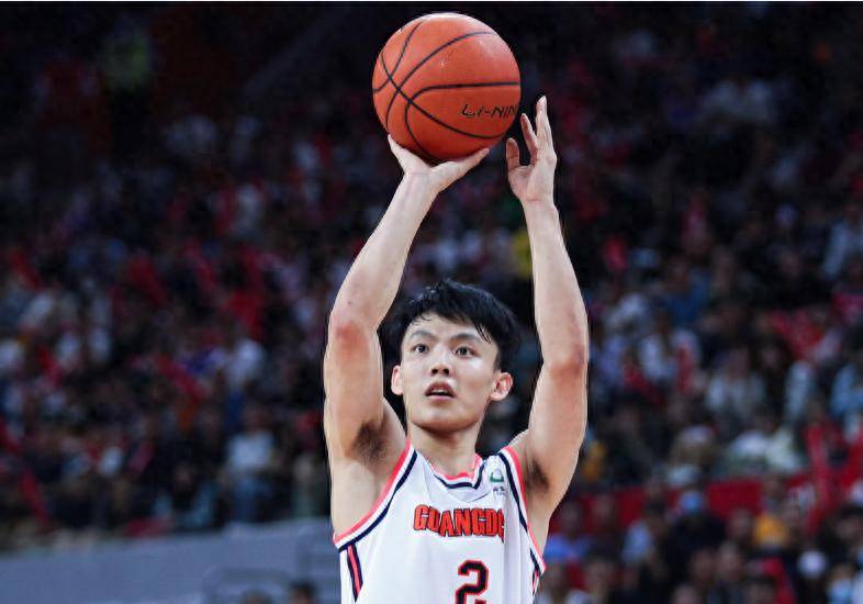 体育圈塌房盘点：徐杰屡曝出轨易建联PC门 科比强奸案国足重灾区