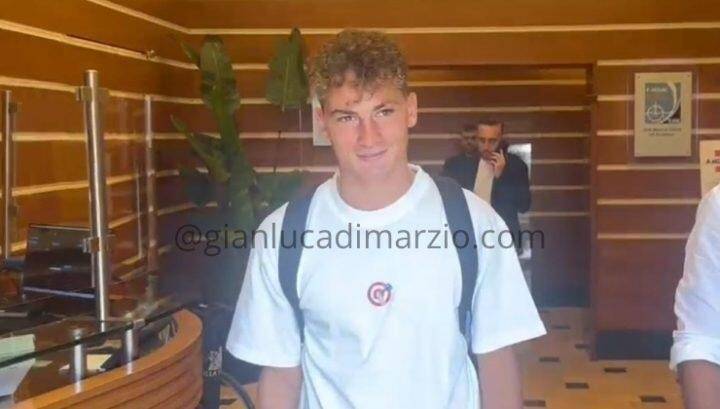 S-埃斯波西托接受卡利亚里的体检:很高兴来到这里,加油卡利亚里