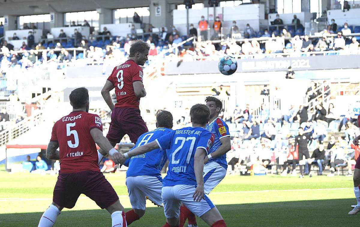 升班马比勒菲尔德迎战降班马荷尔斯泰因基尔,实力碾压对手!