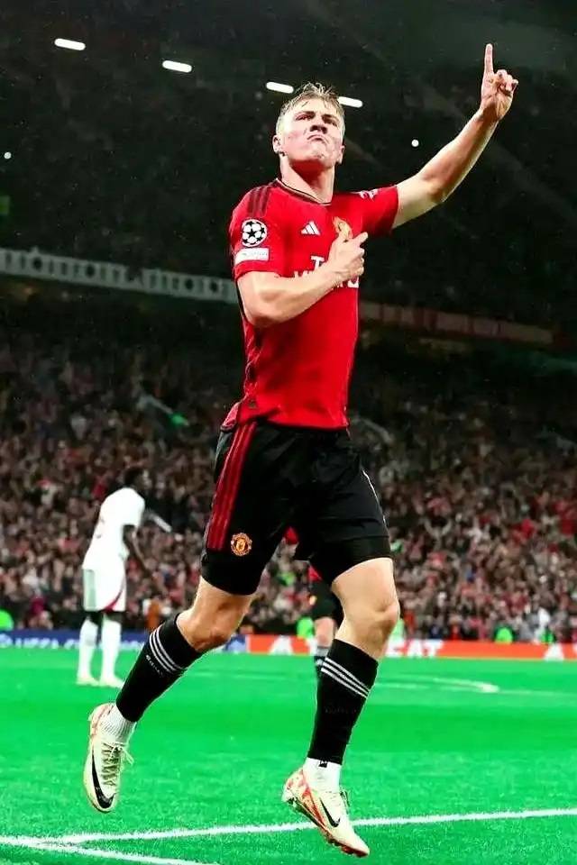 再见，曼联！5000万欧，新哈兰德加盟那不勒斯在即，拿冠军+踢欧冠