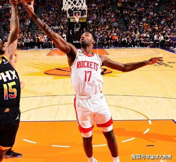 火箭队首发5虎难定?仅3人位置无忧!4位前锋争夺2主力位,乌度卡精明