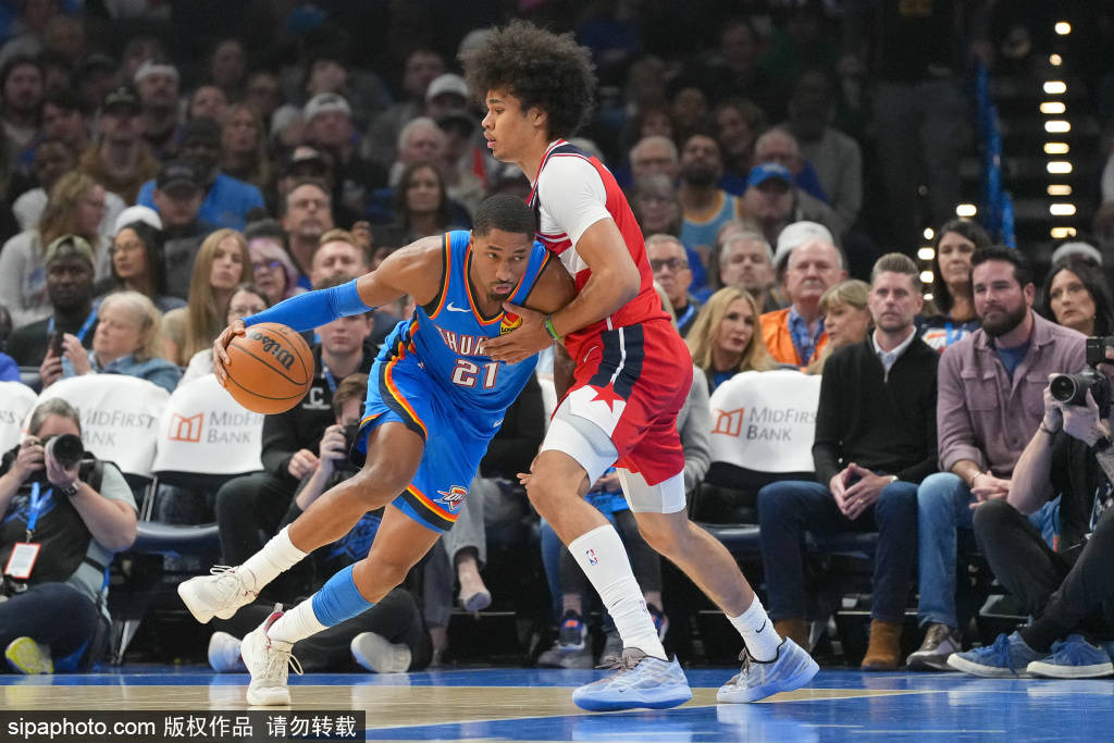 俄克拉荷马城雷霆主场迎战金州勇士,冲击五连胜